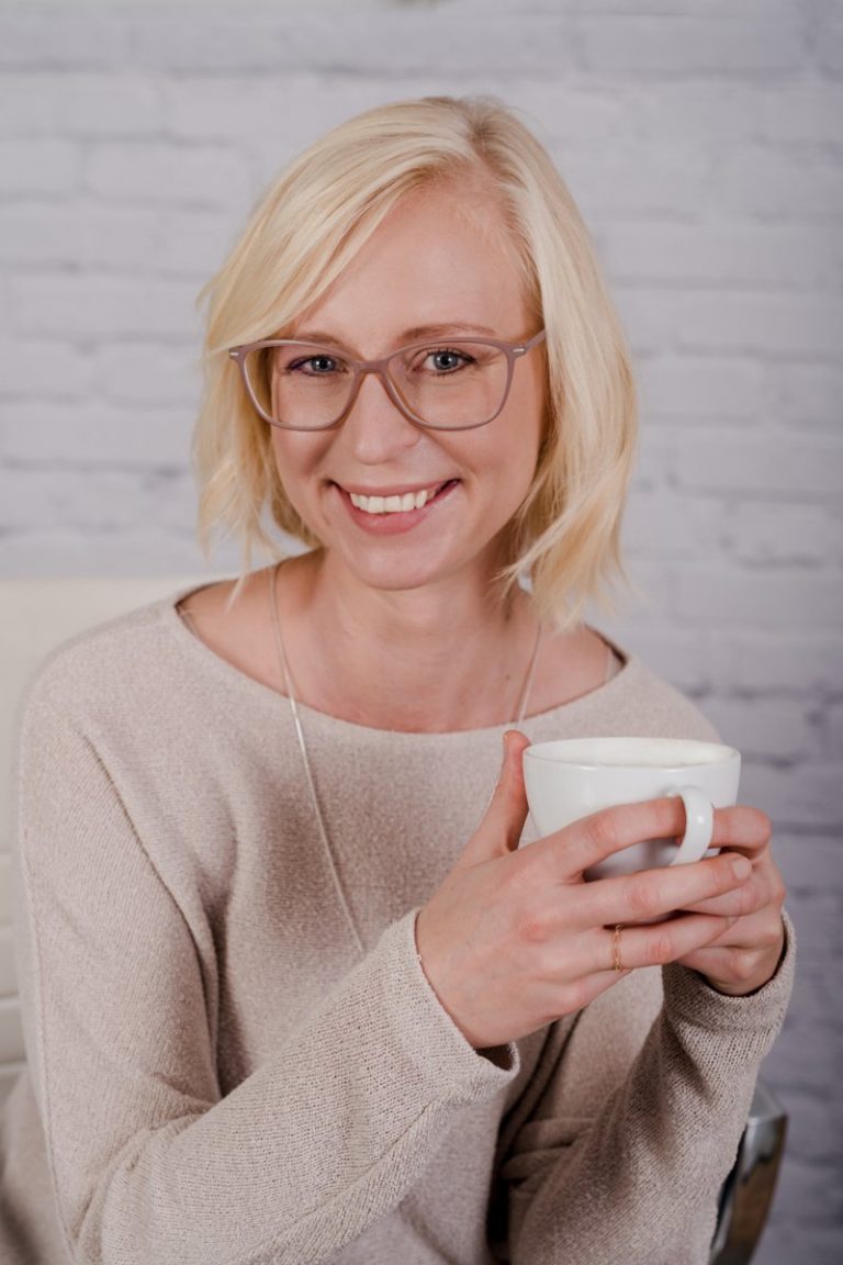 Miriam blitzt Business Portrait